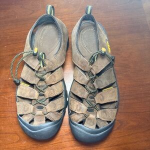 KEEN Men’s Newport H2 Leather Waterproof Non-Mark Hiking Sandals Brown Size 11